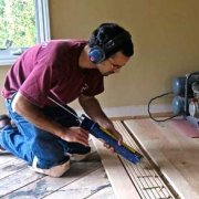 Comment faire le plancher du premier étage dans une maison privée: 3 options pour la base de l'appareil