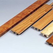 Escolhemos acessórios para parquet - rodapés, soleiras, anéis, juntas de dilatação