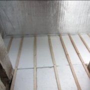 Isolation du sol avec de la mousse de polystyrène: analyse de 3 situations populaires pour l'isolation