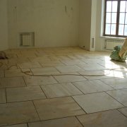 Piso en rezagados de madera contrachapada: una clase magistral de instalación paso a paso