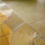 ¿Se pueden colocar baldosas sobre baldosas: cómo colocar una nueva capa sobre una baldosa vieja?