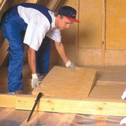 Aislamiento térmico de pisos de concreto y madera: una revisión comparativa de los métodos de aislamiento.