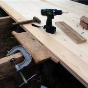 Le dispositif du plancher à partir des planches à rainure et languette: recommandations pour le choix et la pose des planches de plancher