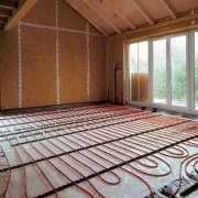 Elektrische Fußbodenheizung in einem Holzhaus: Luftkissenfahrzeugsystem