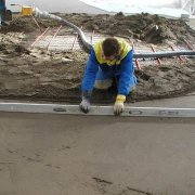 Halbtrockenes Estrichgerät: Geheimnisse der richtigen Technologie + Arbeitsalgorithmus