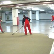 Dépoussiérage et durcissement des sols en béton: technologies de recouvrement et d'imprégnation