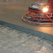 Sols industriels: technologie pour les sols en béton et en vrac dans les entreprises