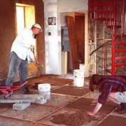 Plancher Adobe: analyse de la technologie pour la disposition des revêtements d'argile et d'adobe