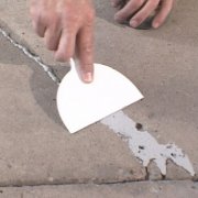 Reparación de soleras: ¿cómo reparar grietas, baches y detener la delaminación?