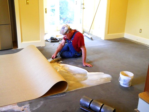 Pose de linoléum bricolage en 5 étapes: une description progressive du processus de travail