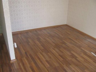 Pose idéale du stratifié sur linoléum Pose de stratifié de haute qualité sur linoléum