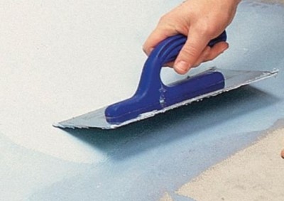 La couche de nivellement facilitera la poursuite des travaux de pose du sol. La couche de nivellement garantit la formation d'une surface plane