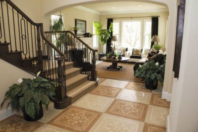 Carrelage - un excellent matériau pour l'installation de revêtements dans les halls, les cuisines et les salles de bains Traditionnellement, dans les salles de bain, dans les cuisines, dans les couloirs et dans les couloirs, les carreaux sont posés.