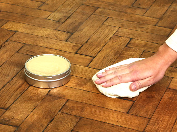 Conditions d'utilisation du plancher et les nuances de l'entretien