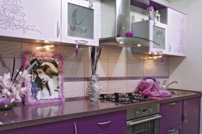 Carrelage - le meilleur matériau pour l'installation d'un tablier dans la cuisine Le matériau traditionnel pour l'installation d'un tablier dans la cuisine est le carrelage