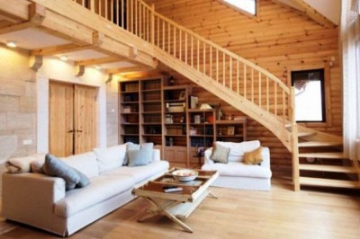 Plancher chaud dans une maison en bois Le système technique de chauffage par le sol dans une maison en bois vous permet d'utiliser pleinement l'espace utilisable