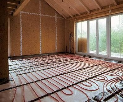 Chauffage au sol électrique dans une maison en bois: système d'aéroglisseur