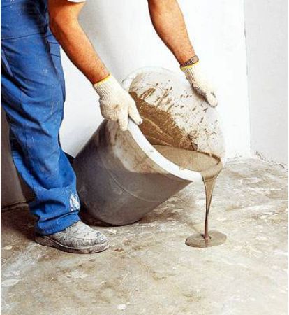 Niveler le sol avec un mélange autonivelant: sélection de la composition et exécution des travaux