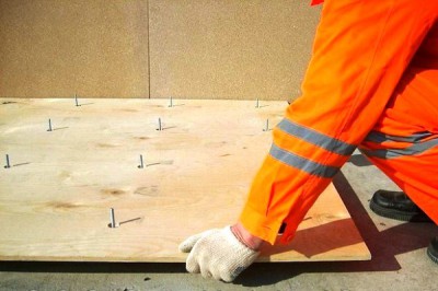 Pose de sols réglables L'appareil est une base réglable en contreplaqué