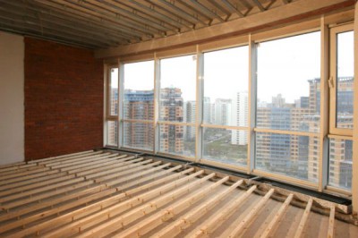 Les systèmes de nivellement réglables vous permettent d'élever le sol à n'importe quelle hauteur La surface nivelée peut être élevée à n'importe quelle hauteur.