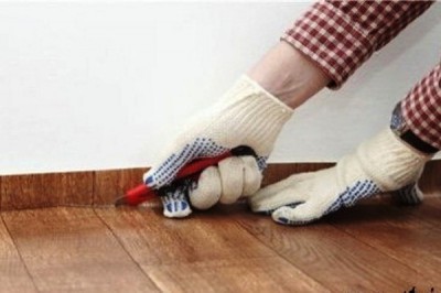 Matériel de coupe en place Linoléum coupé