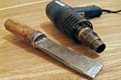 Outils de démontage de linoléum Parfois, de tels outils sont nécessaires pour retirer le linoléum collé