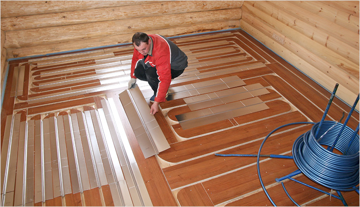 Plancher chaud dans la baignoire: un aperçu comparatif des systèmes de chauffage lors de l'installation dans la salle de bain