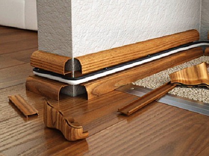 Installation de plinthes avec canal de câble: travail étape par étape pour aider le maître de maison