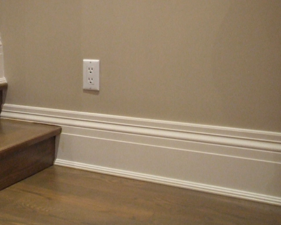 Option de couleur de plinthe Plinthe correspondant à la couleur du mur