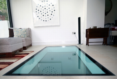 Pose d'un sol en verre à partir d'une seule feuille Pose d'un sol en verre à partir d'une seule feuille