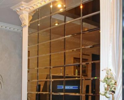 Carreaux de miroir dans la chambre Carreaux de miroir à l'intérieur de la chambre