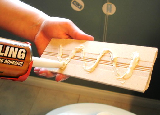 Un aperçu comparatif des méthodes de fixation de la plinthe: clous liquides, vis ou clips?