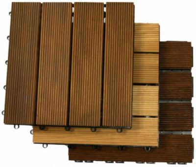 Le support en plastique est équipé de joints de verrouillage, avec lesquels les modules de parquet de jardin sont fixés ensemble Le support en plastique est équipé de joints de verrouillage, avec lesquels les modules de parquet de jardin sont fixés ensemble