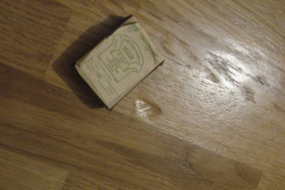 L'ancien revêtement déformé doit être retiré. L'ancien revêtement déformé doit être retiré.