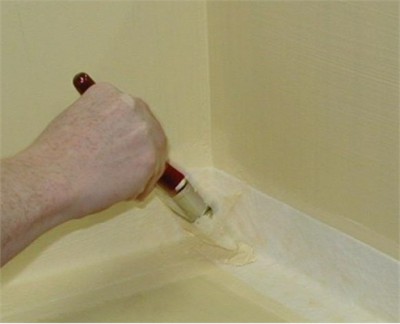 Soyez prudent lors de l'application du matériau au niveau des joints et des coutures! Soyez extrêmement prudent lors de l'application du matériau au niveau des joints et des coutures!