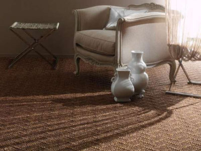 Le revêtement en sisal souligne la noblesse d'un salon classique Le revêtement en sisal souligne la noblesse d'un salon classique