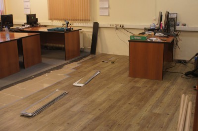 Comment corriger un défaut dans la pose de carreaux de sol en PVC? Comment corriger un défaut dans la pose de carreaux de sol en PVC?