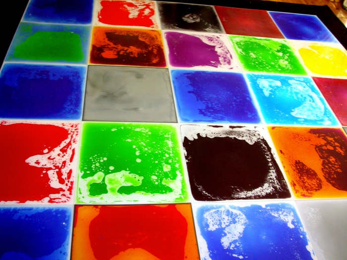 Carrelage liquide: dispositif et caractéristiques d'utilisation d'une surface de plancher vivante