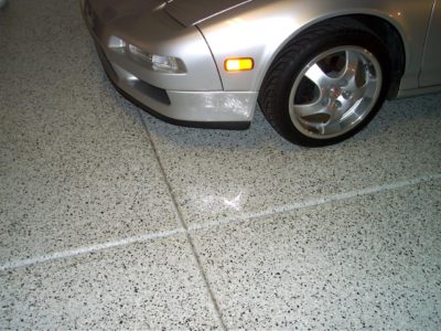 Carreaux de porcelaine dans le garage Carreaux de porcelaine dans le garage