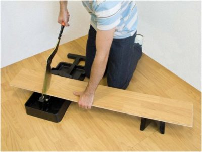 Le couteau est capable de couper le stratifié dans le sens transversal Le couteau est capable de couper le stratifié dans le sens transversal