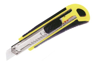 Un couteau de construction peut également être utilisé pour couper le stratifié Un couteau de construction peut également être utilisé pour couper le stratifié