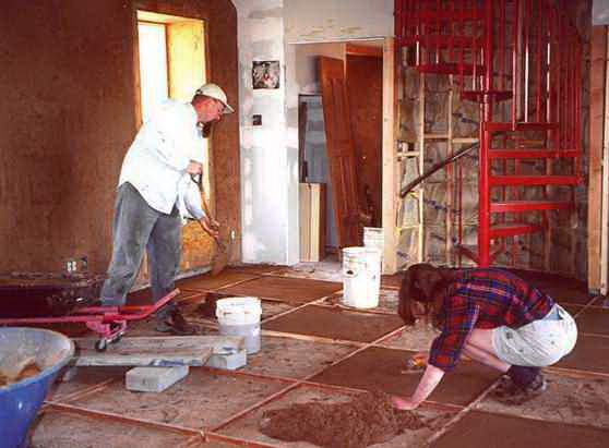 Plancher Adobe: analyse de la technologie pour la disposition des revêtements d'argile et d'adobe