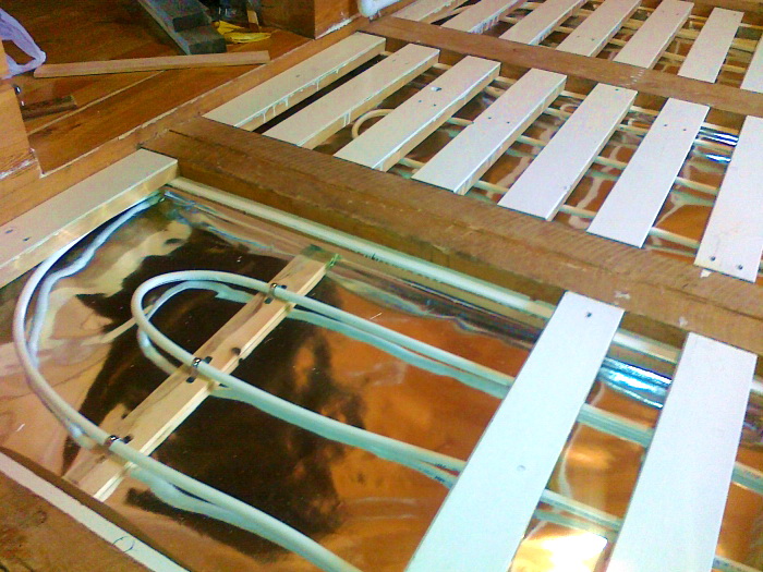 Plancher à isolation thermique à sec: options de conception d'un plancher à isolation thermique à l'eau sans coupleur