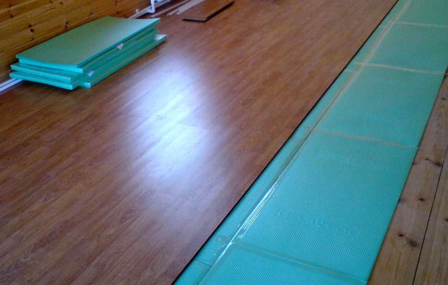 Comment niveler le sol sous le stratifié?