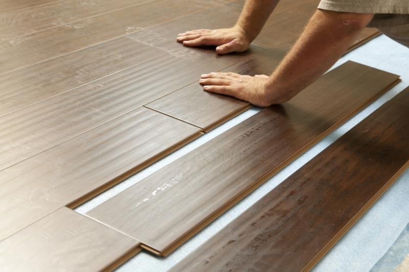 Quel type de revêtement choisir pour remplacer l'ancien parquet et comment poser