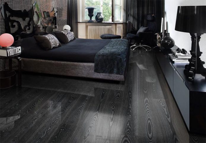 Stratifié brillant sur le sol de la chambre