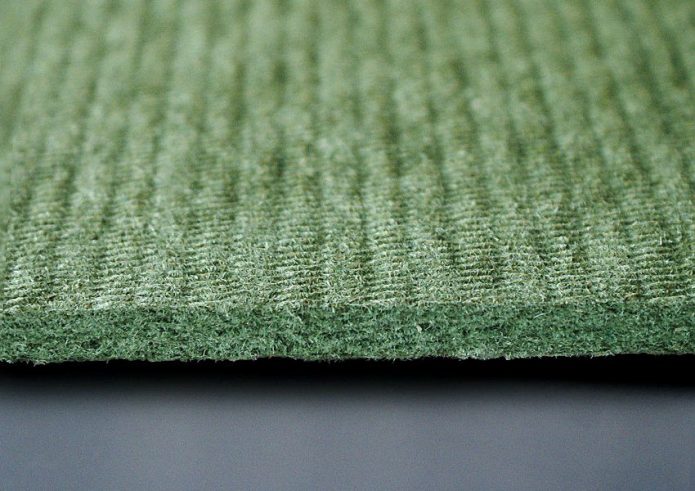 Sous-couche de conifères sous le stratifié