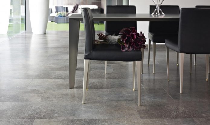 Stratifié enduit de pierre