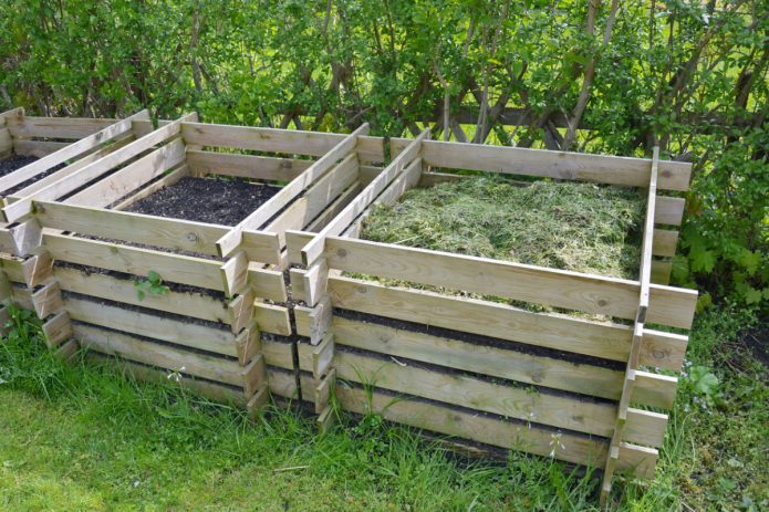 Boîte de compost de vieilles planches