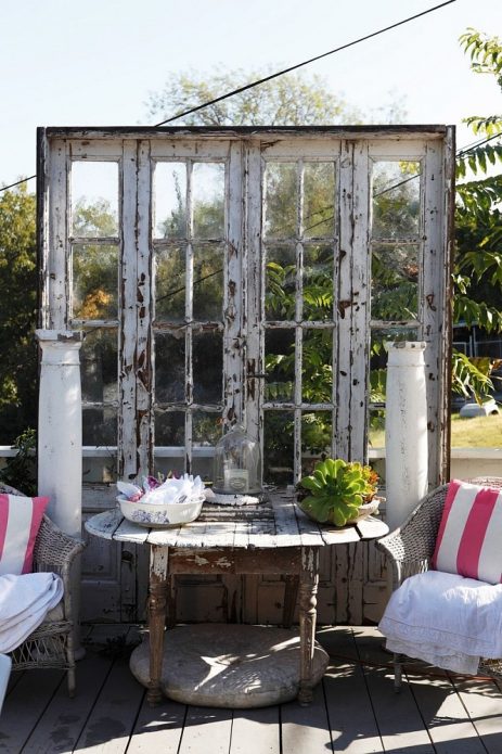 Composition décorative de vieux cadres